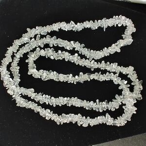 Elegant Clear Polished Quartz Gemstone Chip Necklace